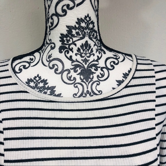 🚨 HOST PICK! 🚨 Cute striped tunic size large - Picture 4 of 7